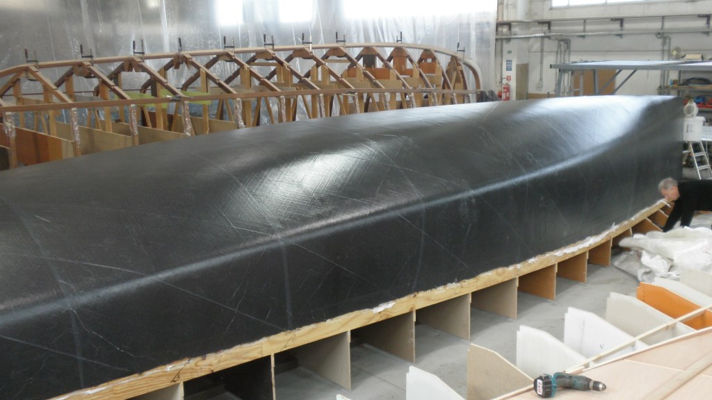 Enavigo 38 Racer — karbonski offshore klubski regatant pod jedrima